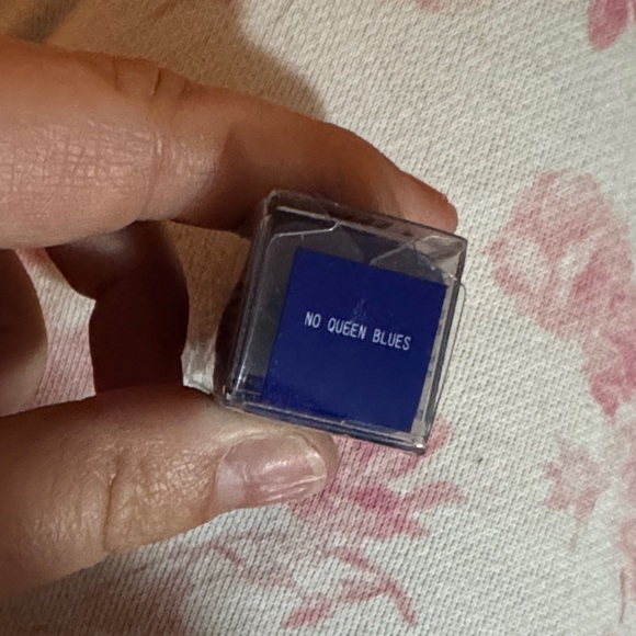 About Face No Queen Blues $17msrp Matte Fluid Eye Paint - Picture 5 of 5